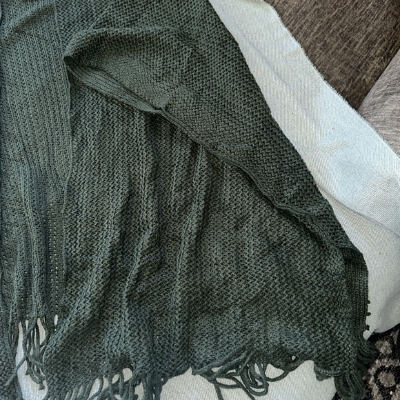 NWT  Steve Madden Fringed Knit Kimono/Cardigan - Picture 4 of 7